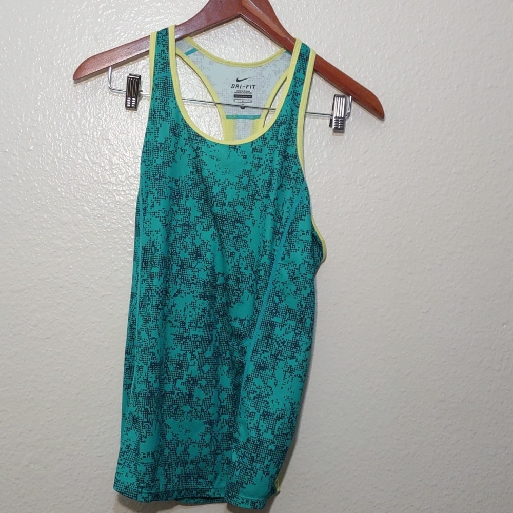 USED NIKE DRY FIT TANK GREEN AND YELLOW SIZE MEDIUM